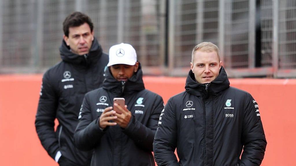 Toto Wolff, Lewis Hamilton ja Valtteri Bottas