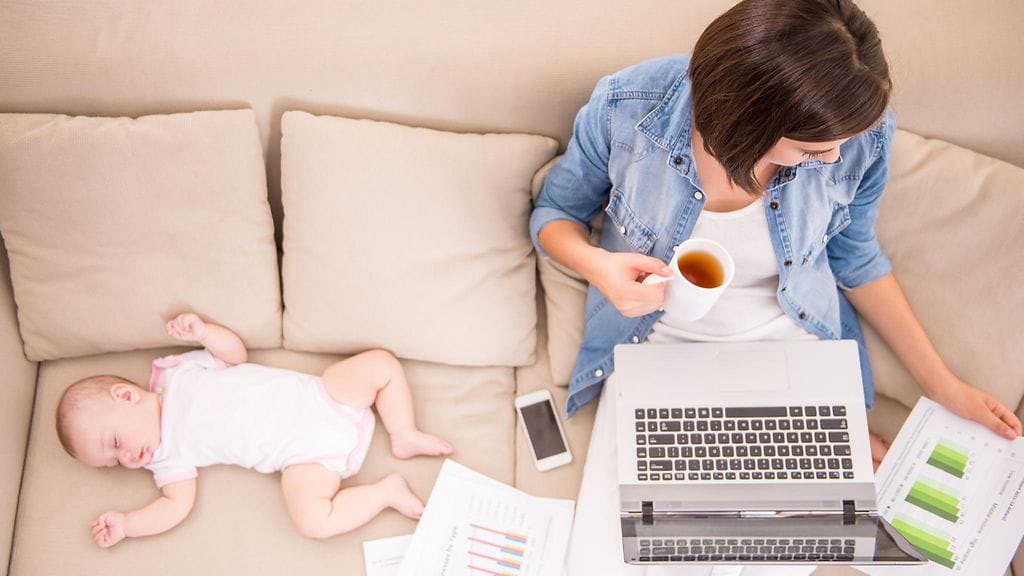 Kirjoituksen mukaan liian moni nykyäiti unohtaa olla aidosti läsnä lapsilleen.