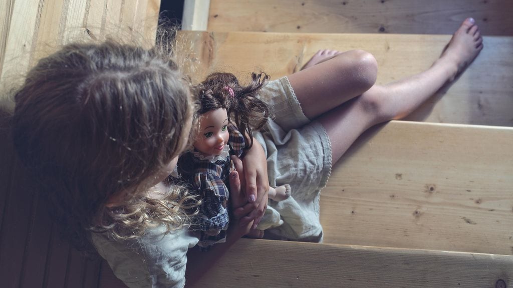 Nainen ei voi ymmärtää, miksi tapaus sattui juuri hänelle. Kuvituskuva.