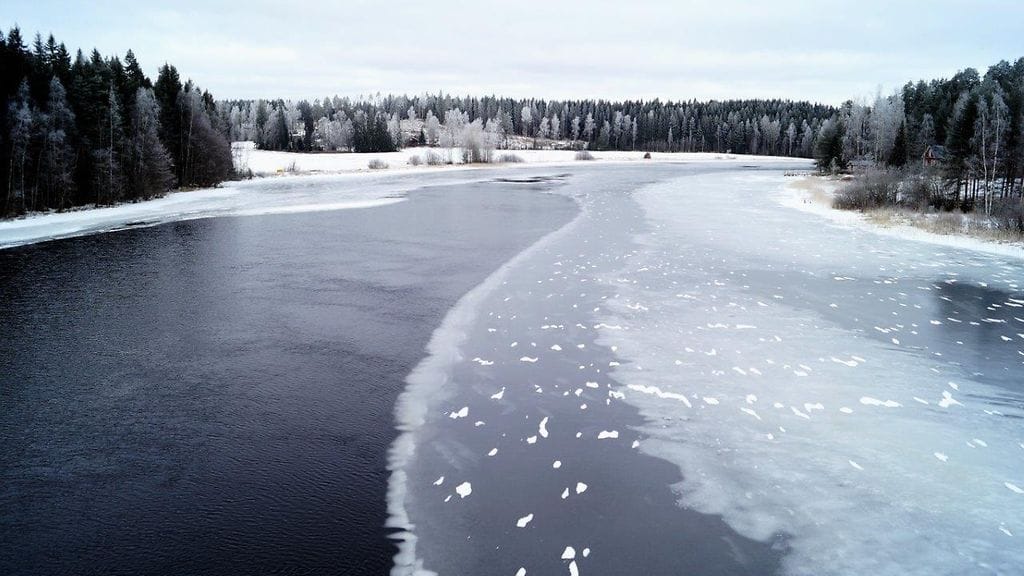 Kuvattu Iitissä Virransillalta. Salmi Kymenlaakson Pyhäjärven ja Iitin Kirkkojärven välillä. Maarit Siitonen