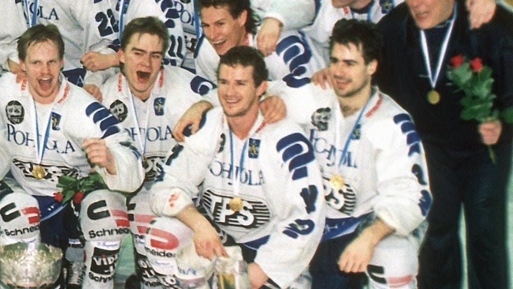 Mal Davis (toinen pelaaja oikealta) jätti lähtemättömän vaikutuksen TPS-organisaatioon.