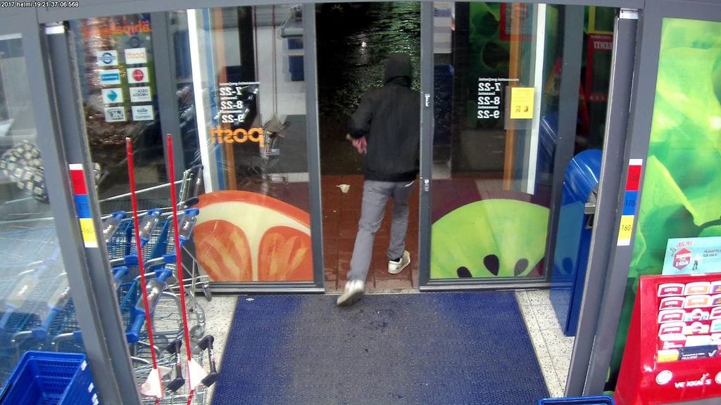 Hämeen poliisi pyytää yleisöhavaintoja Lahdessa Päivänsäteenkatu 2 K-Marketin tehdystä törkeästä ryöstöstä. Ryöstö tapahtui sunnuntaina 19.2. kello 21.35. Veitsellä uhannut mies sai saaliikseen vähäisen rahasumman.