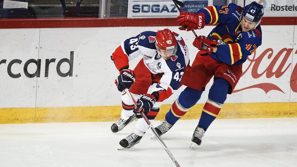 Ville Lajunen taistelee Valeri Nitshushkinin kanssa.