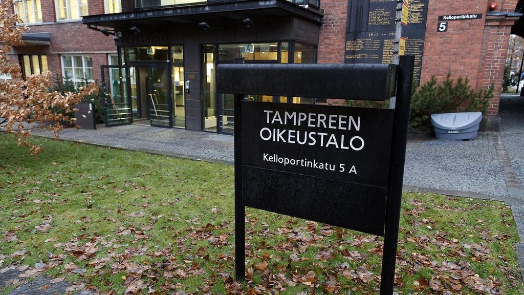 Pirkanmaa käräjäoikeus tuomitsi tytön kahden vuoden ja 8 kuukauden vankeuteen tapon yrityksestä sekä aiemmasta pahoinpitelystä.