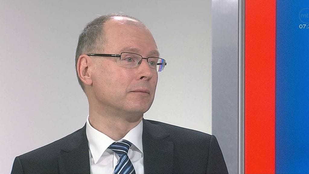 Valitsijayhdistysten täytyy nykyisellään kerätä kymmenen kannattajan allekirjoitukset jokaista ehdolle asetettavaa kohden, mikä Jääskeläisen mukaan ei ole kohtuuton urakka.