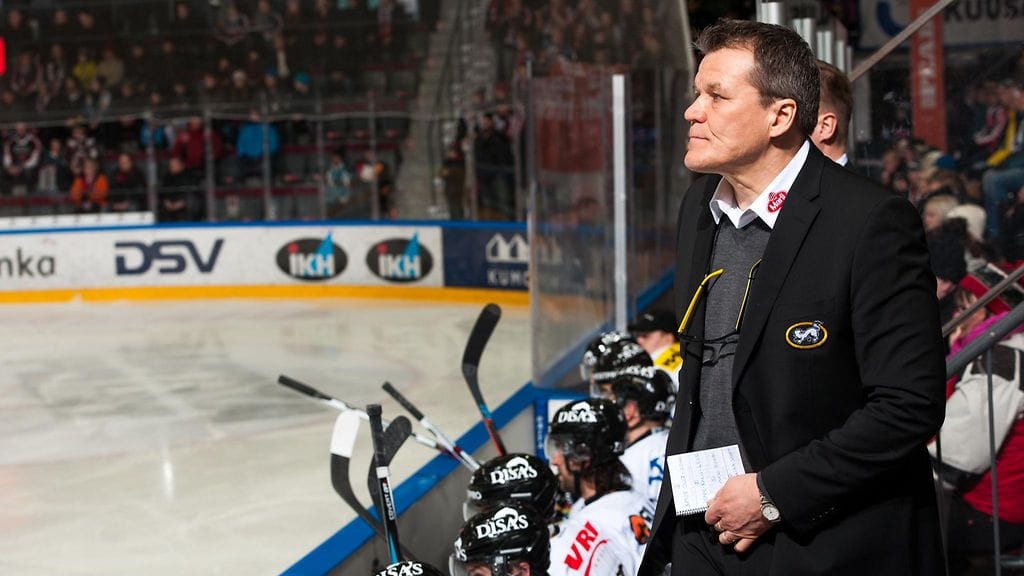 Kai Suikkanen Kärppien penkin takana.