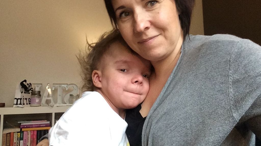 Kuvassa äiti Terhi Mannila ja 6-vuotias Martta.