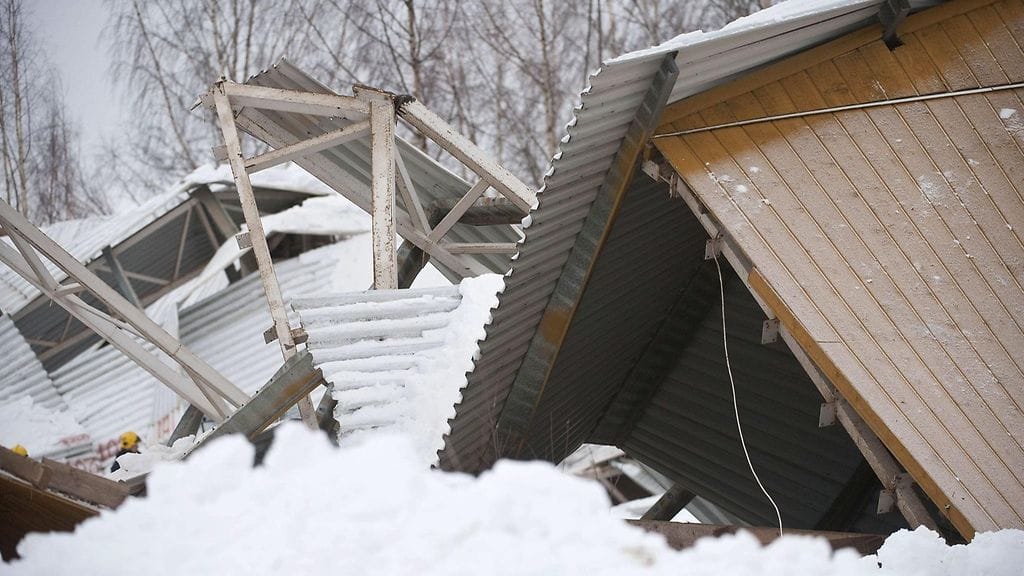 Laukaa, maneesi, lumikuorma, sortuma, lumi