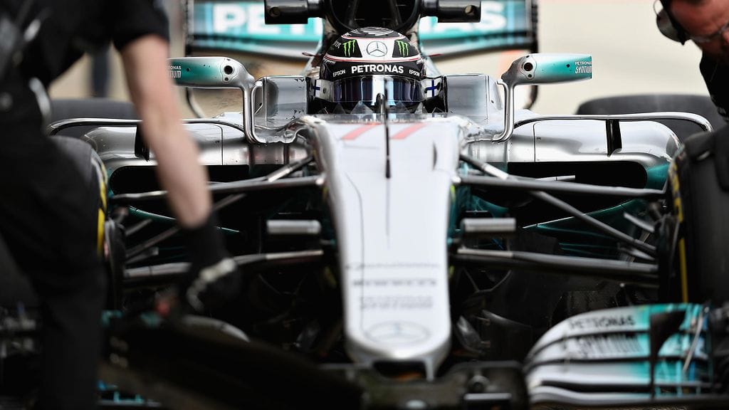 Ferrari-talli on väittänyt Mercedeksen ja Red Bullin rakentamien jousitusten olevan sääntökirjan vastaisia. Kuvassa Valtteri Bottas Mercedeksessään.