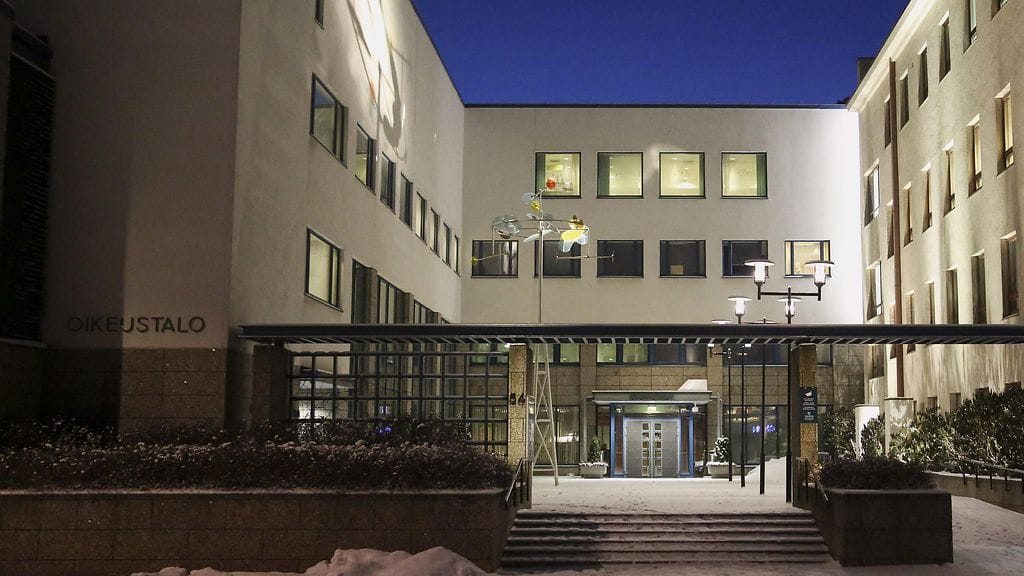 Keski-Suomen käräjäoikeus on tuominnut kolme 1990-luvulla syntynyttä miestä törkeästä raiskauksesta kahden ja puolen vuoden ehdottomiin vankeusrangaistuksiin.