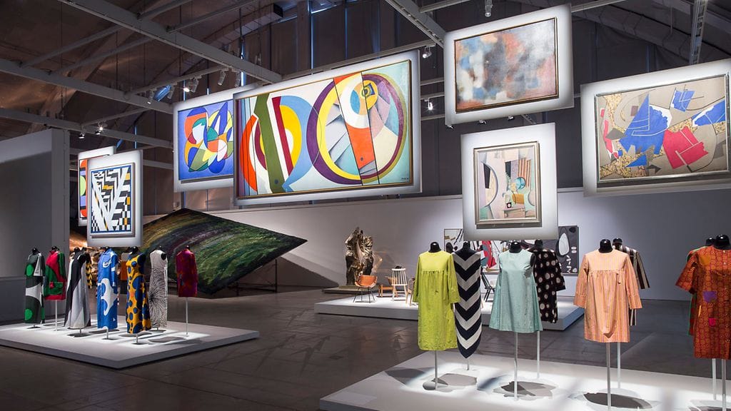 Modernia elämää! näyttelyssä nähdään, kuinka modernistimme loivat taidetta ja arjen kauneutta.