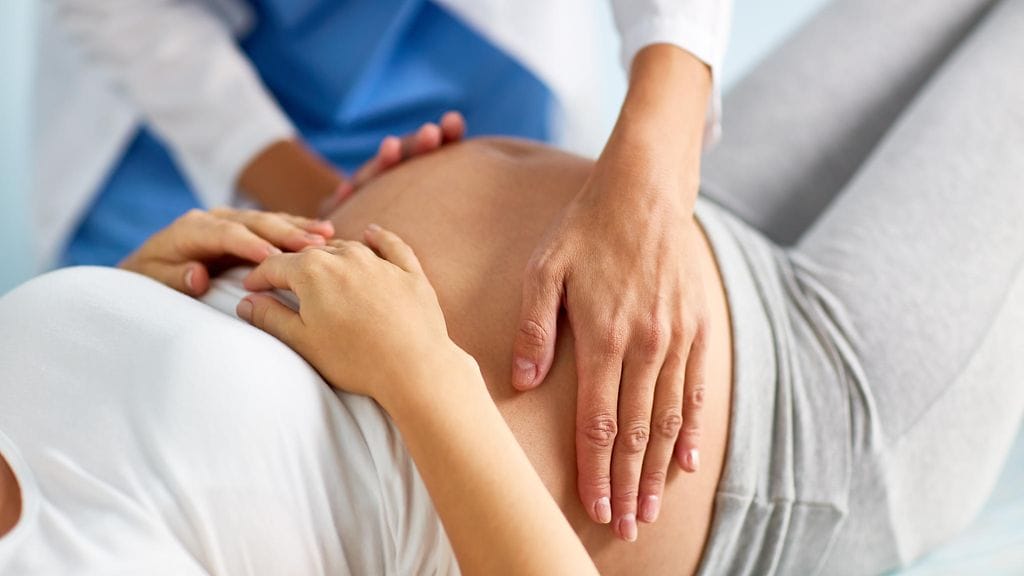 Äiti teki raskaan päätöksen oman ja syntymättömän lapsensa välillä.