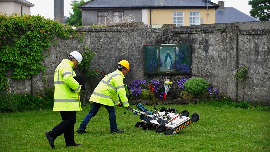 Eräiden tietojen mukaan lastenkodin alueelle olisi haudattu lähes 800 lasta.
