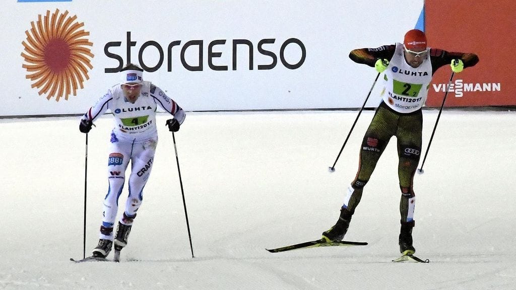 Magnus Krog (vas.) taipui loppukirissä Johannes Rydzekille.