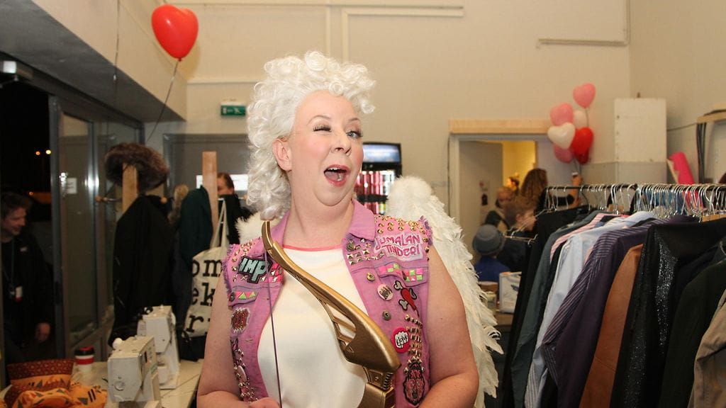 Amurin enkeli eli Jenni Kokander Putous-kulisseissa sketsihahmokisasta putoamisen jälkeen 4. maaliskuuta 2017.