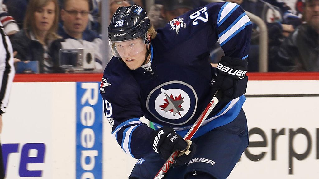 Patrik Laine menetti kiekon pahassa paikassa.