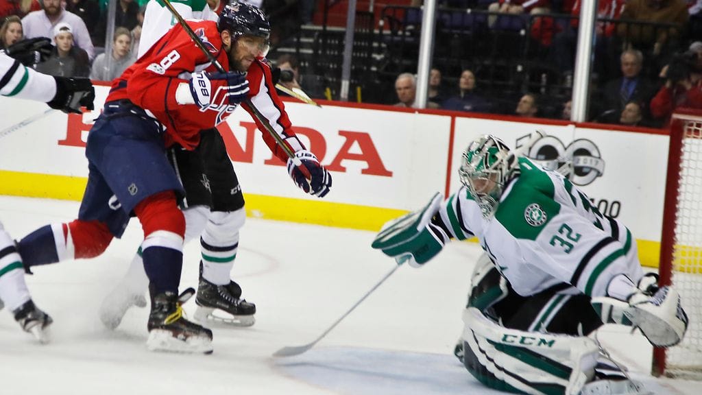 Aleksandr Ovetshkin pysähtyi Kari Lehtoseen.