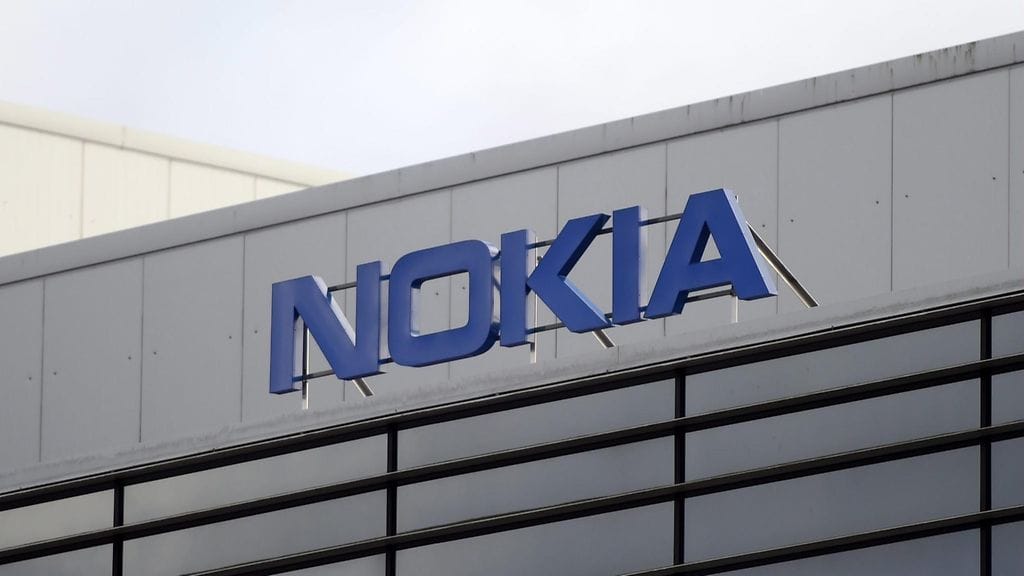 Nokia jatkaa säästöohjelmansa toimeenpanoa ja aikoo ensi vuoden aikana pienentää kustannuksiaan 1,2 miljardia euroa.