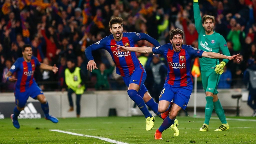 Siellä on! Sergi Roberto (oik.) riemuitsee, PSG:n Kevin Trapp viittelöi paitsiota.