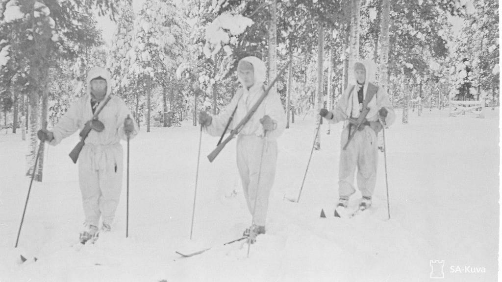 Marssia käytettiin kohottamaan taisteluhenkeä. Hiihtopartio Märkäjärvellä 08.02.1940. Kuva: SA-kuva.