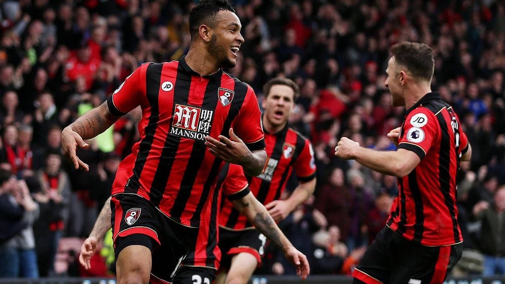 Joshua King paukutti Bournemouthille kolme maalia lauantaina.