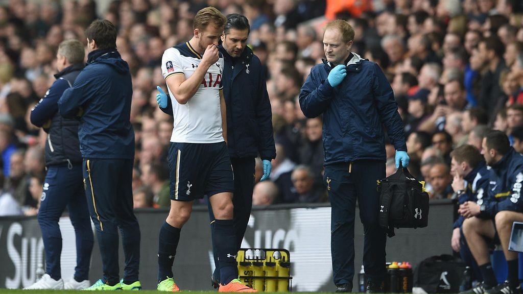 Harry Kane nilkutti pois kentältä kymmenen minuutin kohdalla.
