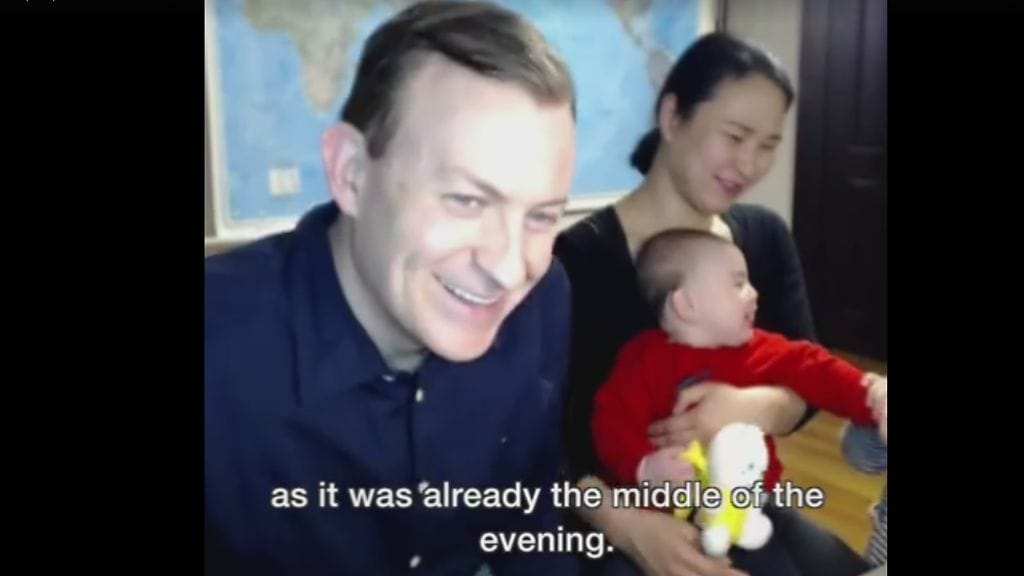 Kuvankaappaus professori Robert Kellyn BBC:lle yksinoikeudella antamasta videohaastattelusta.