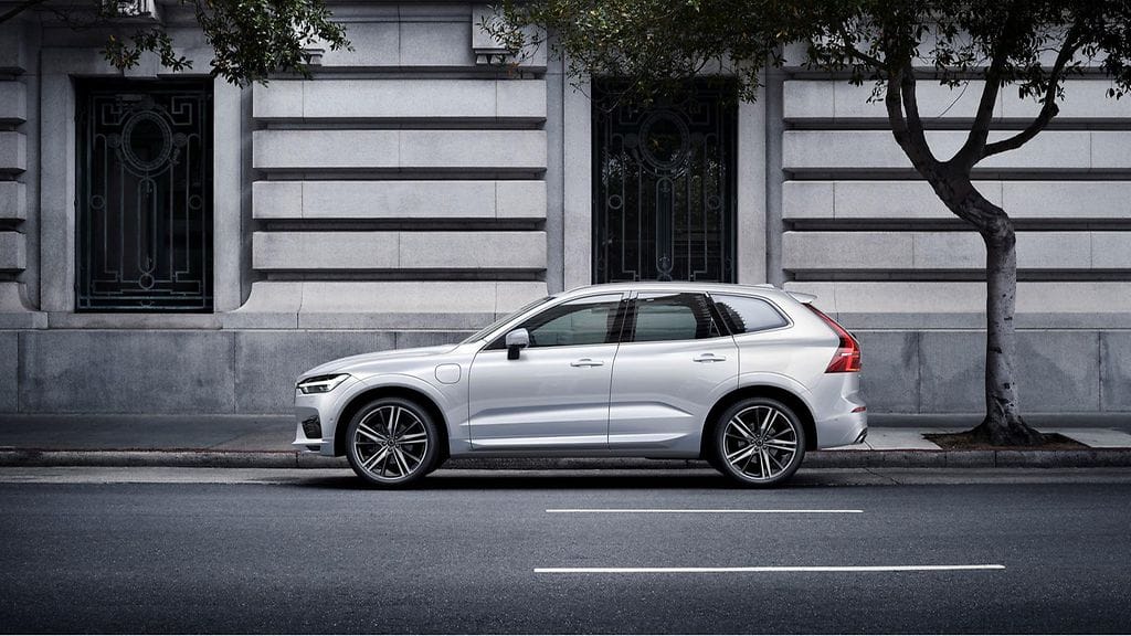 Kuvassa Volvo XC60:n T8-hybridiversio.