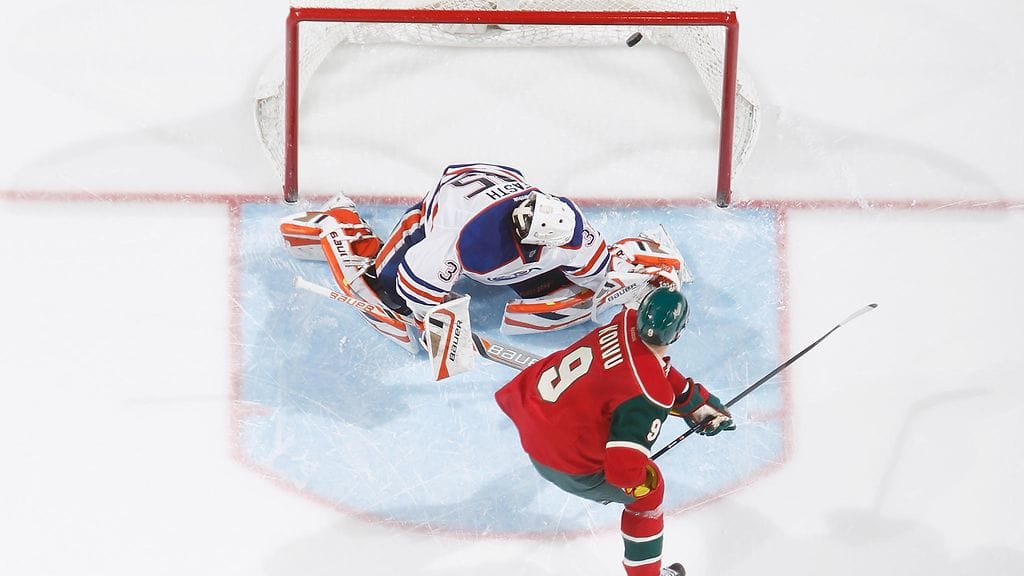 Tämä on nähty monta kertaa. Mikko Koivu vie rystylle ja nostaa maaliin.