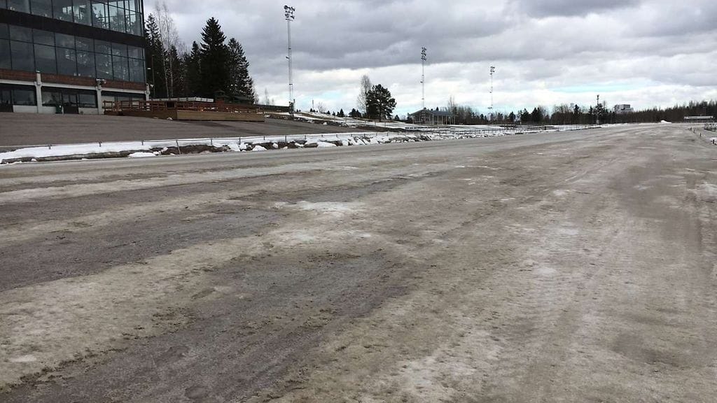 Tällä Jokimaan radalla ei viime viikolla ravattu, ja myös Joensuun Linnunlahdella tarvittiin perusteellisia kunnostustöitä ennen kuin Toto76-ravit saatiin vietyä läpi.