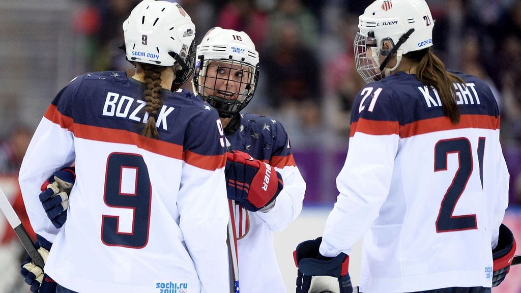 USA:n naisjääkiekkoilijoita Sotshin olympiafinaalissa keväällä 2014.