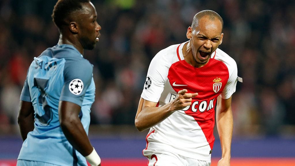Monacon Fabinho tuulettaa, Man Cityn Bacary Sagna apeana.