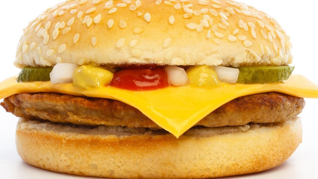 Brittimies halusi tällaisen hampurilaisen pois lukien juustoa lukuunottamatta kaikki ainesosat.