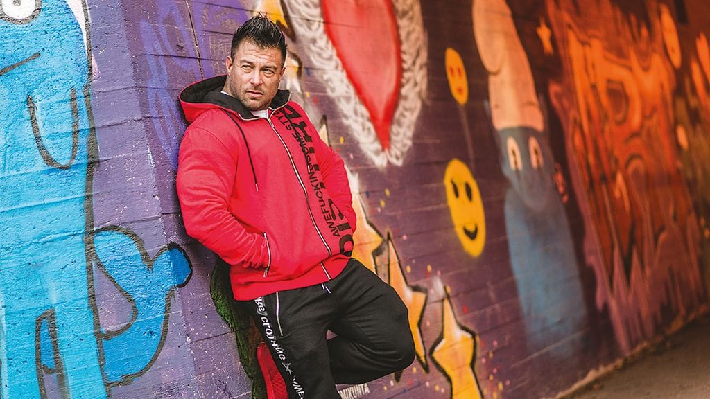 Mika Nyyssölä puhuu paljon suvaitsevaisuuden ja auttamisen puolesta.