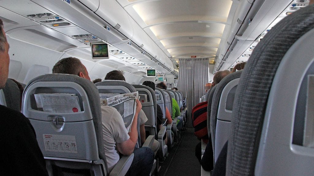Moni lentokoneen turistiluokassa istunut on joskus haaveillut verhon takana siintävästä businessluokasta.