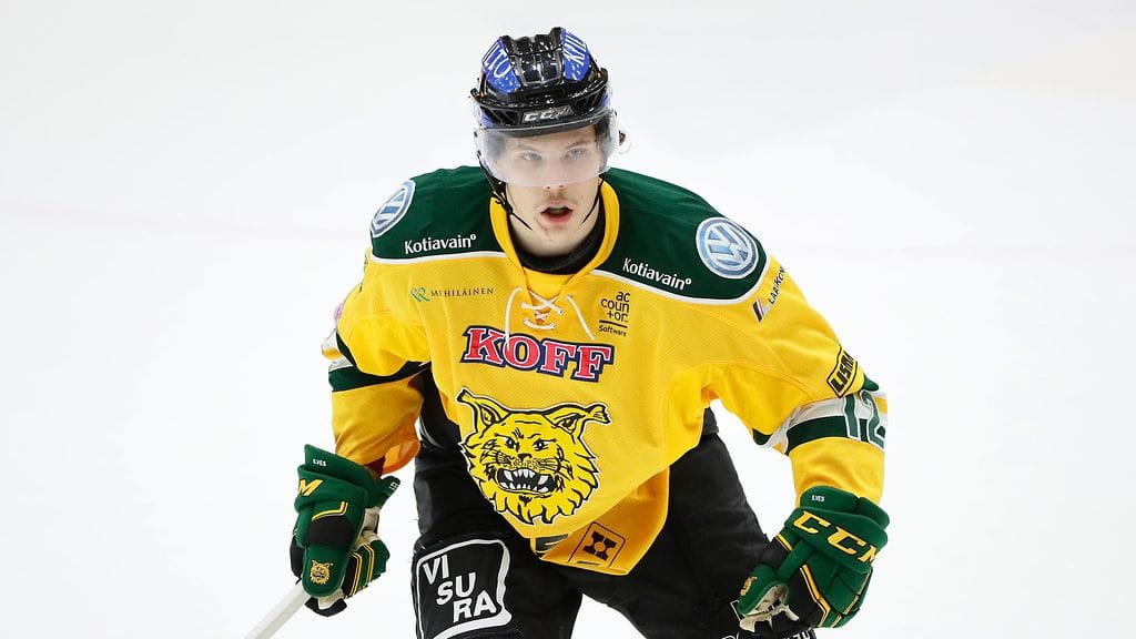 Otto Koivula Ilveksen paidassa.