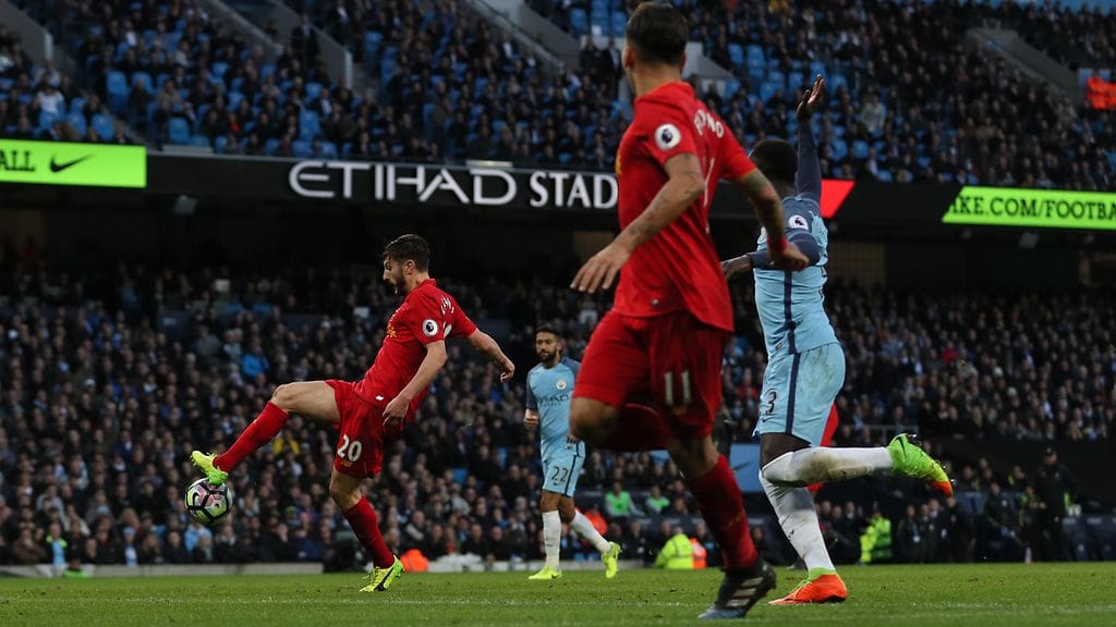 Liverpoolin Adam Lallana räpelsi loistavan maalipaikan pilalle.