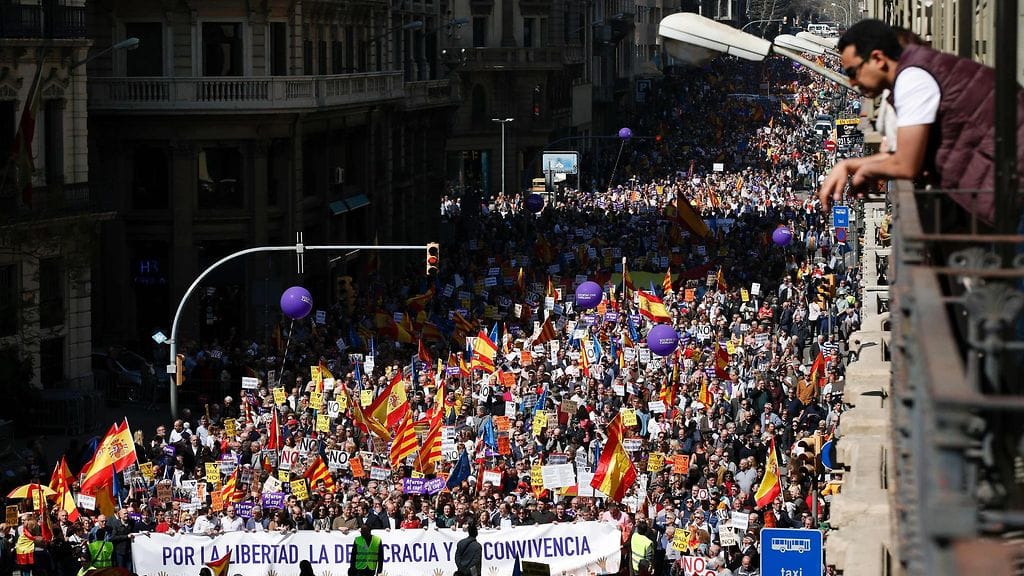 Kyselyiden mukaan itsenäisyyden vastustajia ja kannattajia on Kataloniassa suurin piirtein yhtä paljon.