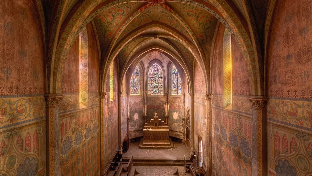 Hylätyty kirkot sijaitsevat eri puolilla Eurooppaa.