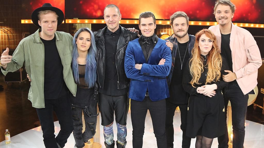 Jon-Jon Geitel, Sanni, Heikki Puhakainen, Kalle Lindroth, Lasse Piirainen, Ellinoora ja Roope Salminen tähdittävät Bumtsibumia.