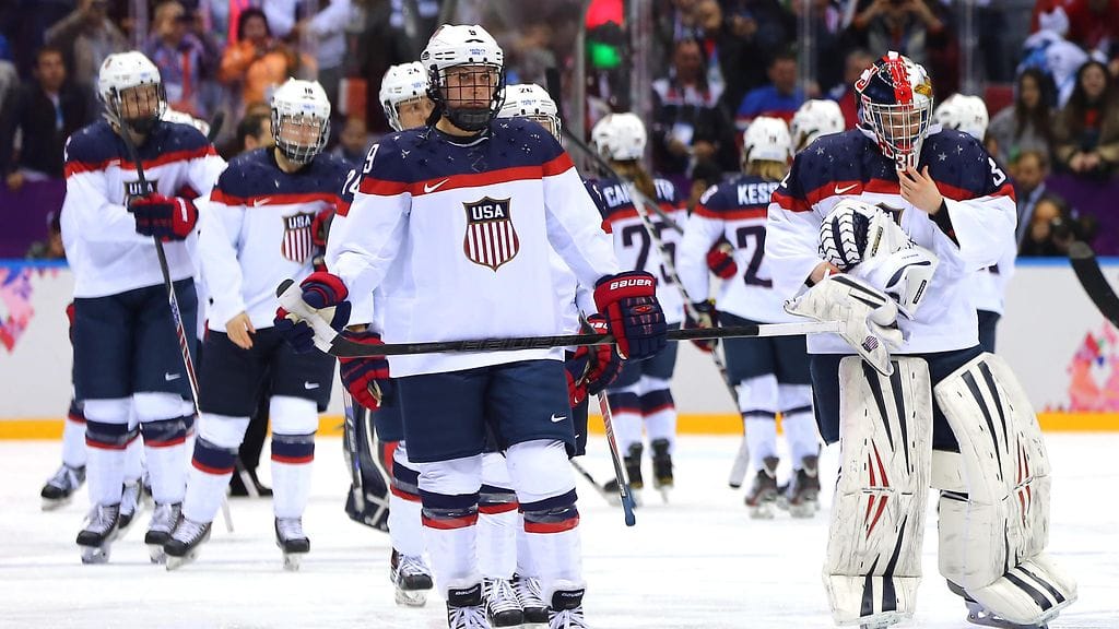 USA:n kiekkonaiset saavuttivat olympiahopeaa Sotshissa 2014.