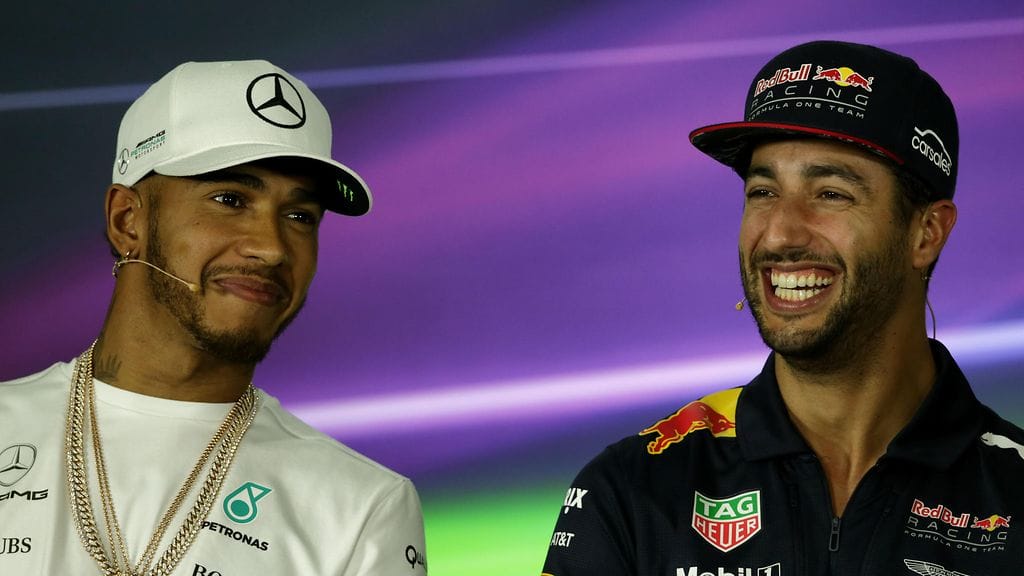 Lewis Hamilton ja Daniel Ricciardo torstain lehdistötilaisuudessa Melbournessa.