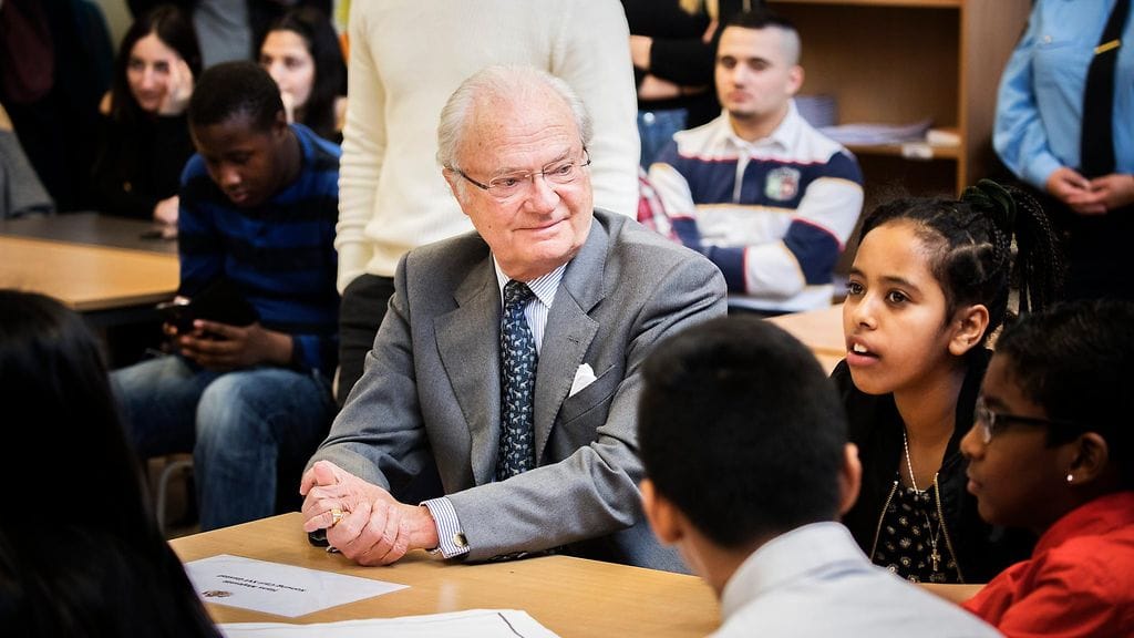 Kaarle Kustaa koulunpenkillä 22.3.2017 1