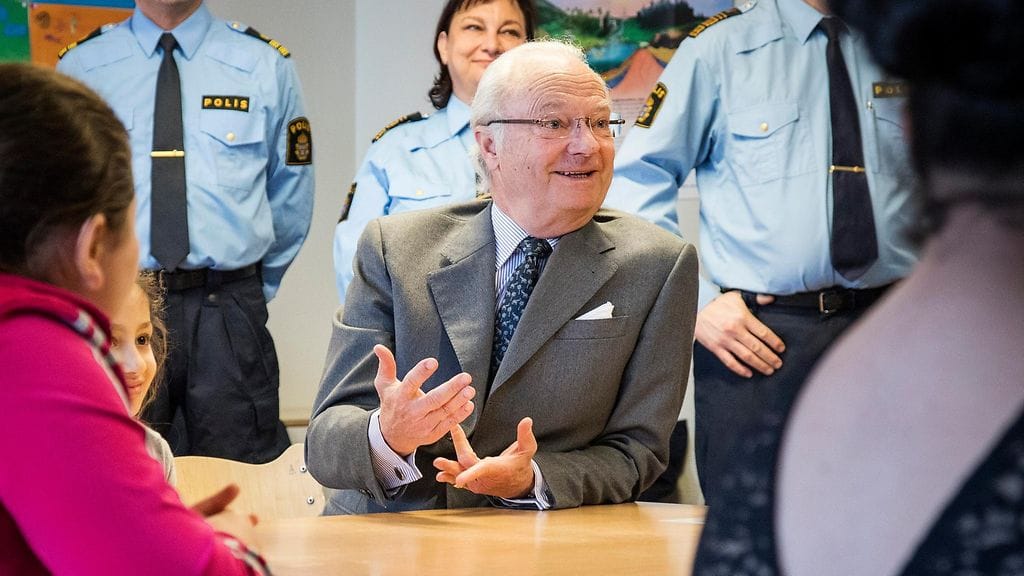 Kaarle Kustaa koulunpenkillä 22.3.2017 2