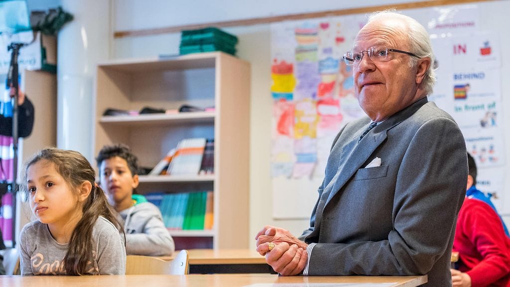 Kaarle Kustaa koulunpenkillä 22.3.2017 5