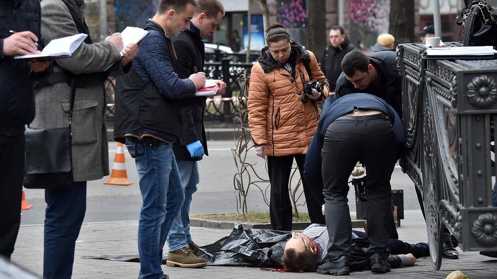 Venäjän entinen kansanedustaja Denis Voronenkov sai surmansa tulitaistelussa, joka käytiin keskustassa sijaitsevan hotellin edustalla.