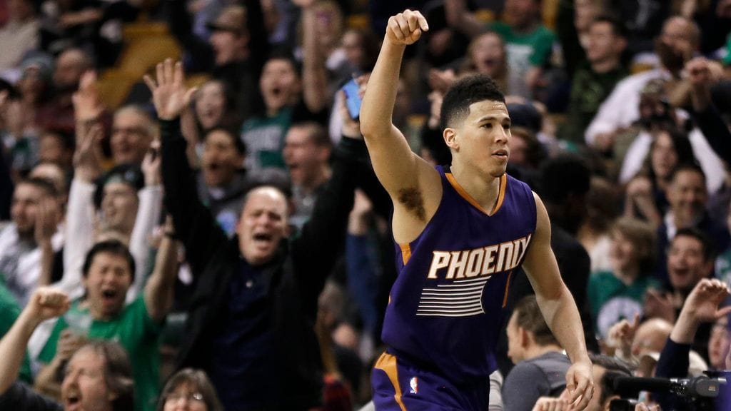Devin Booker oli liekeissä.