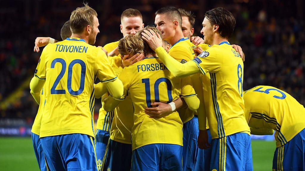 Emil Forsberg viimeisteli Ruotsille kaksi maalia.