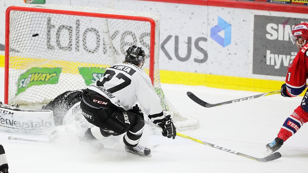 Corey Elkins viimeisteli HIFK:n 3-2-voittomaalin.