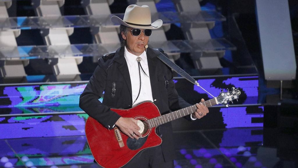 Varsinaiset Nobel-juhlallisuudet järjestettiin jo joulukuussa. Tuolloin Dylan ilmoitti, ettei pääse paikalle muiden tehtävien vuoksi.